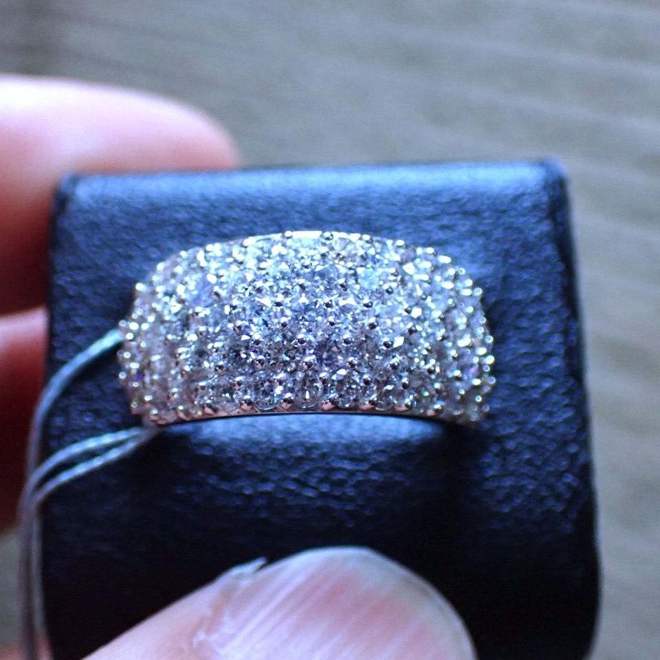 *R4528【CLUB B.結婚記念日ジュエリー】デビアスグループ 天然大粒上質ダイヤ２．００ct 最高級Pt950無垢パヴェリング 新品_画像3