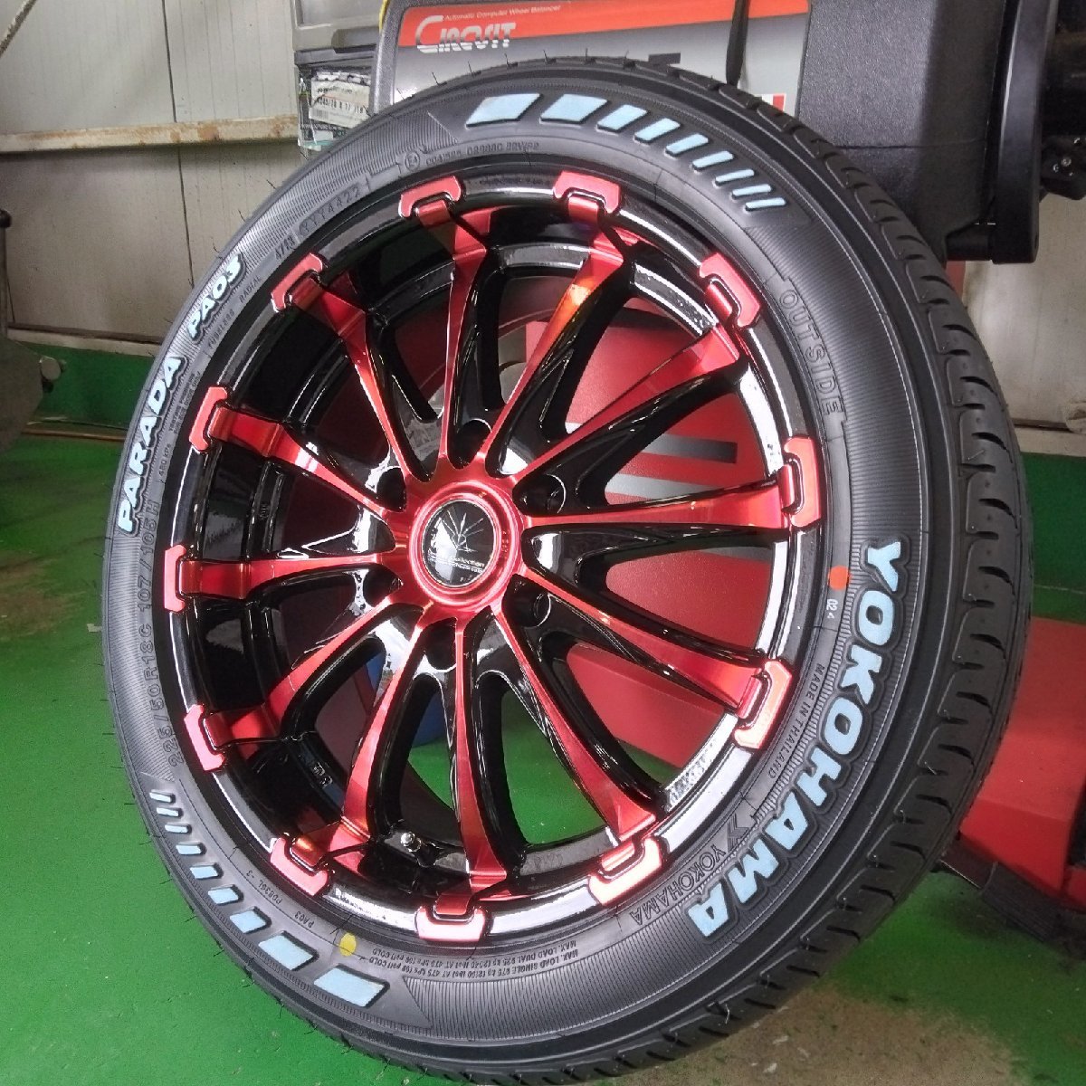 ハイエース 200系 車検対応 タイヤホイールセット 4本セット YOKOHAMA パラダ ホワイトレター 225/50R18 18インチ BD12_画像4