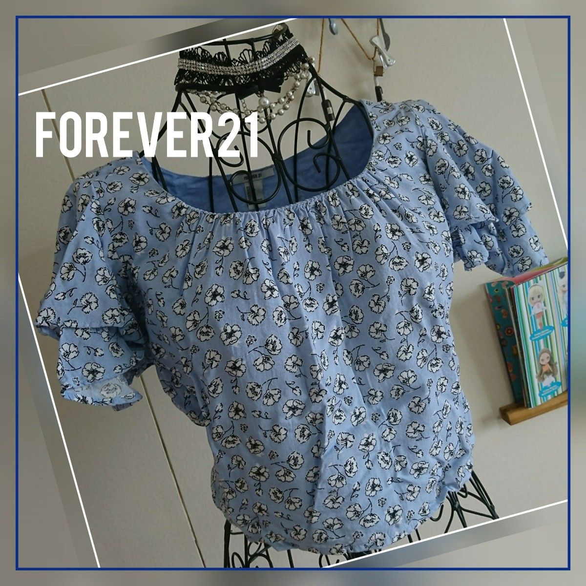 Forever21 ショートトップス ブラウス カットソーシャツ 袖フリル 小花柄 ブルー 可愛い キュート ビキニトップ 夏｜PayPayフリマ