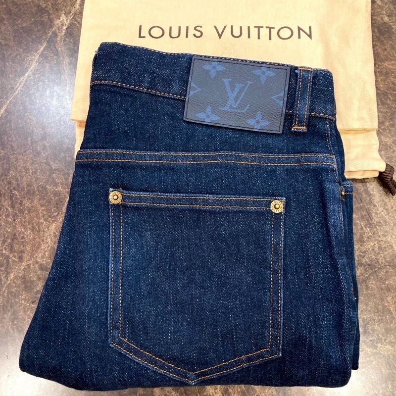 2022特集 超美品!【LV】超レア!送料込◎定価:151,800円【モノグラムパッチ!】ヴィトン ジーンズ【日本製!】デニム レザー/ジャケット メンズ ボトムス 2022特集 超美品!【LV】超レア!送料込◎定価:151,800円【モノグラムパッチ!】ヴィトン ジーンズ【日本製!】デニム レザー/ジャケット メンズ ボトムス