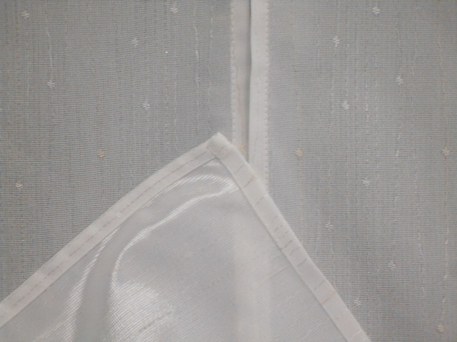 畳屋さん ☆縫製工場のハンドメイド☆　レースノレン　 150㎝丈　～ 朝 つゆ～_サイドと裾の始末を確認して下さい。
