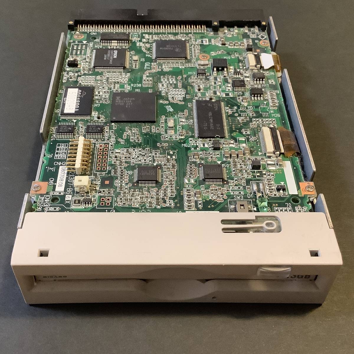 FUJITSU 富士通内蔵型MOドライブ2.3GB対応SCSI MCR3230SS 動作確認済み
