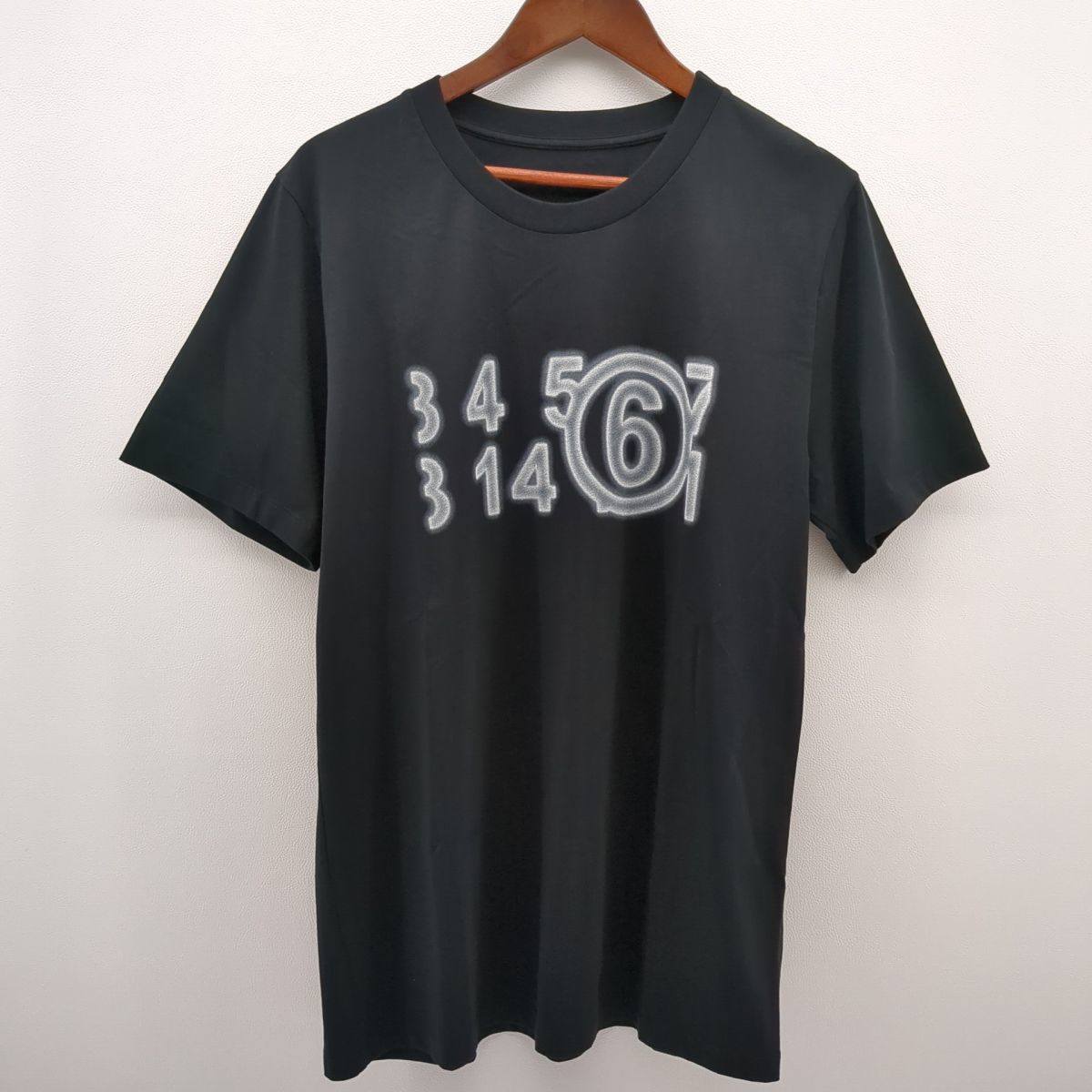Maison Margiela S52GC0277 Tシャツ ブラック SIZE M‐L ユニセックス 未使用品 MM6 ズームロゴ メゾンマルジェラ ◆3109/宮竹店