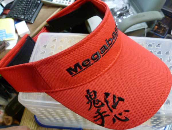 メガバス Megabass サンバイザー RED/BLACK_画像1