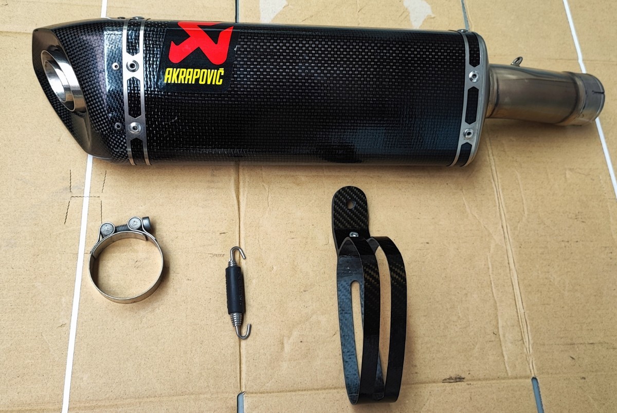 極美品 Ninja250/Ninja400 Z250/Z400アクラポビッチ カーボンスリップ