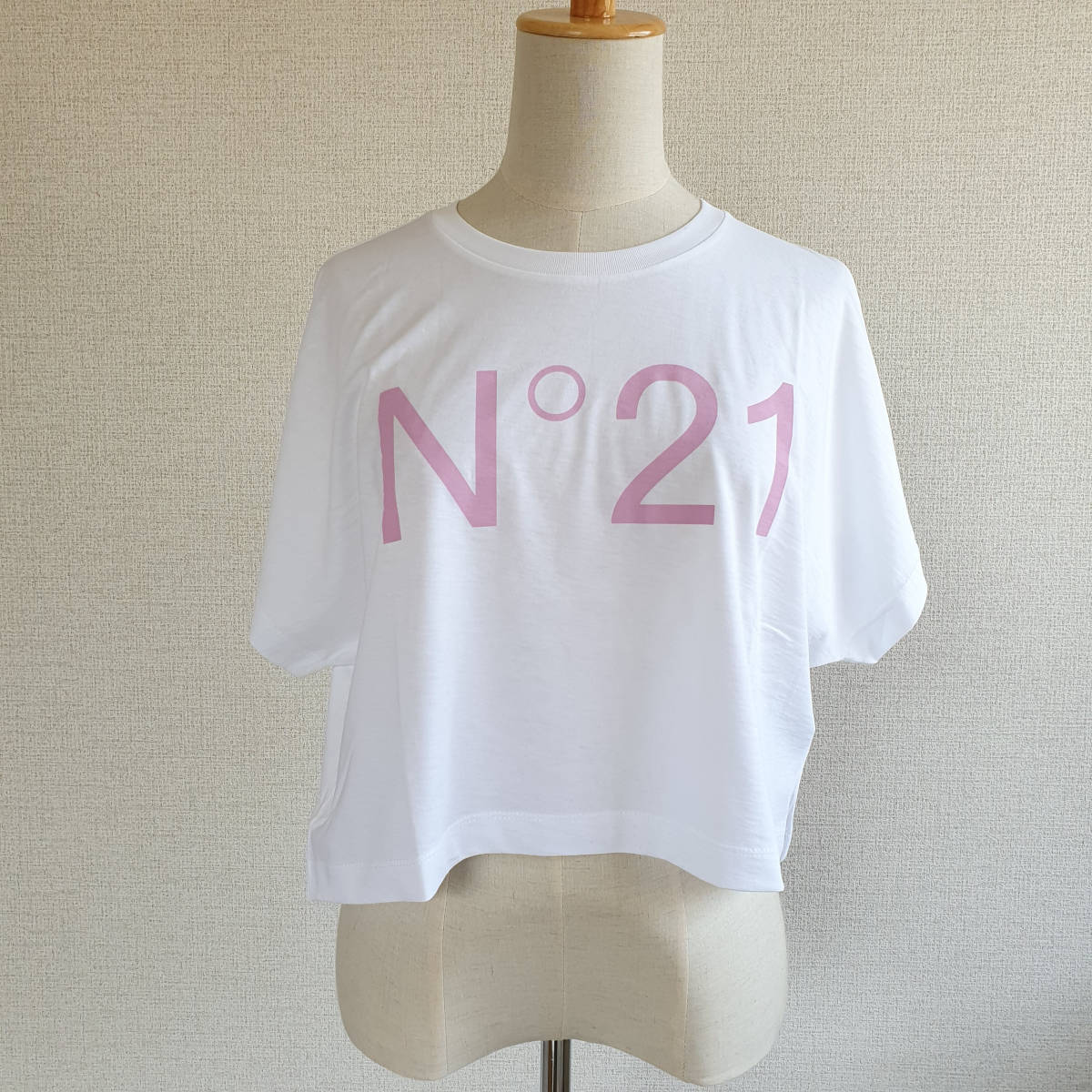 【新品・未使用】N°21 KIDS ロゴ クロップドTシャツ　ホワイト　16Y　N21558N0153