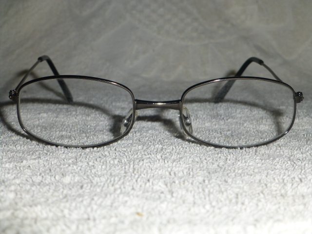 老眼鏡 +1.00 やや 多角形的 オーソドックス スマートで 上品な メタル製 メガネ CR 60-KD 洗浄清掃済！_画像2