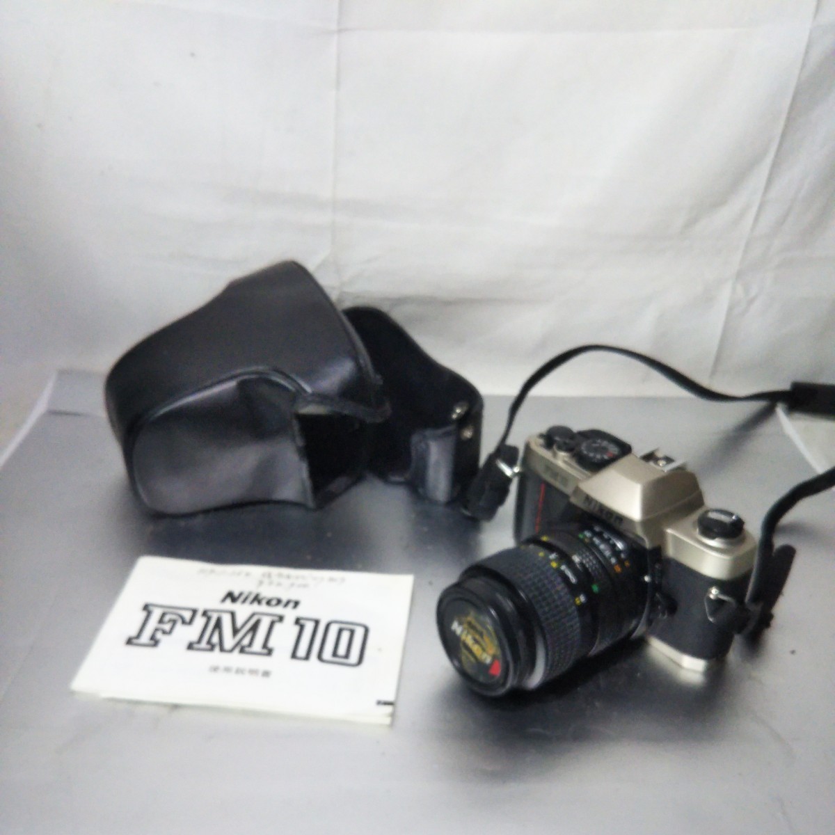 送料無料(4M2044) Nikon FM10 NIKKOR 20mm 1:2.8 一眼レフカメラ ニコン