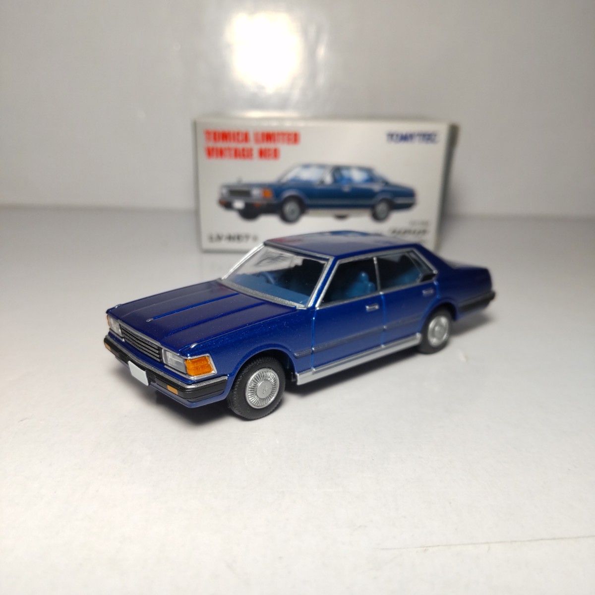 日産 グロリア 4ドアハードトップ200E SGL トミーテック 1/64