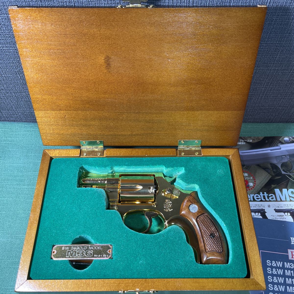 絶版 コクサイ S&W M36 チーフスペシャル 2インチ 24Kメッキ 木箱入