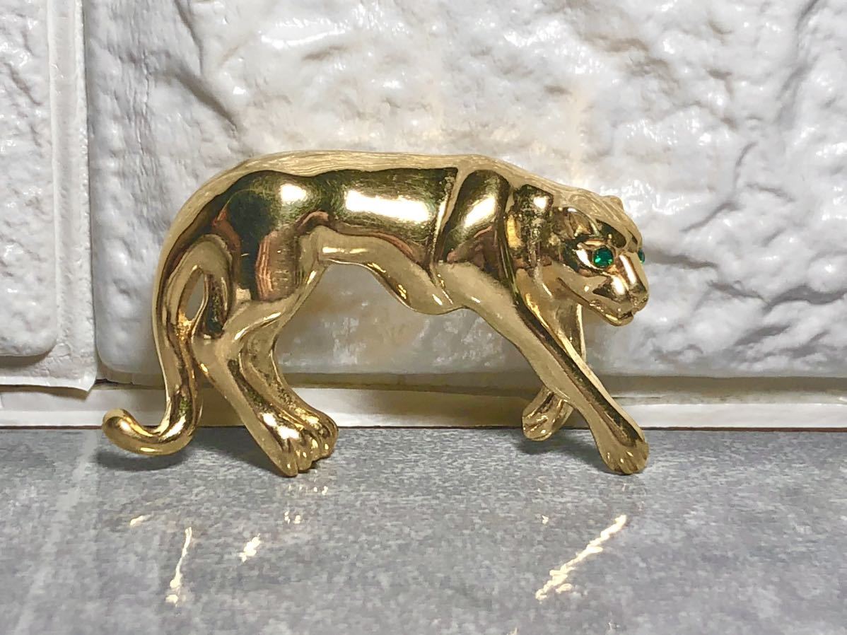 GIVENCHYji van si. brooch Gold cat .