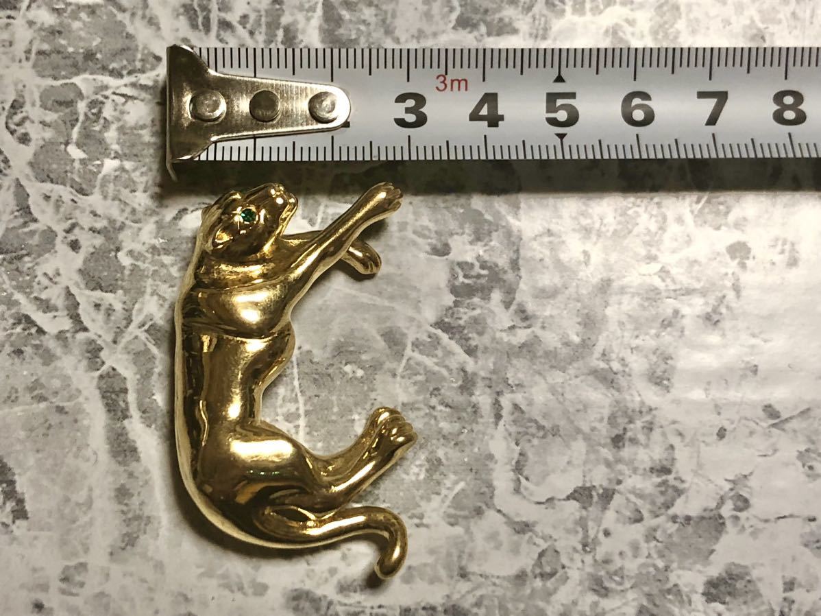 GIVENCHYji van si. brooch Gold cat .