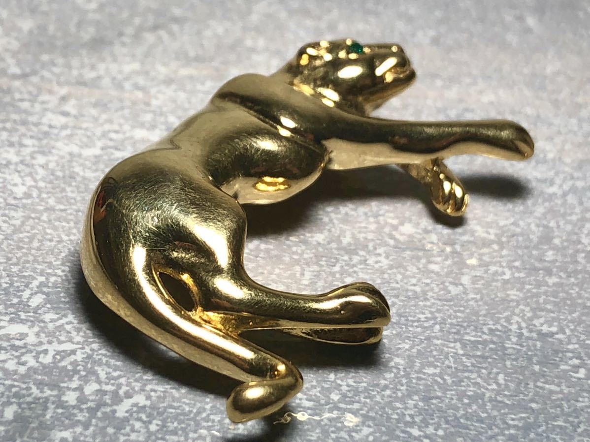 GIVENCHYji van si. brooch Gold cat .