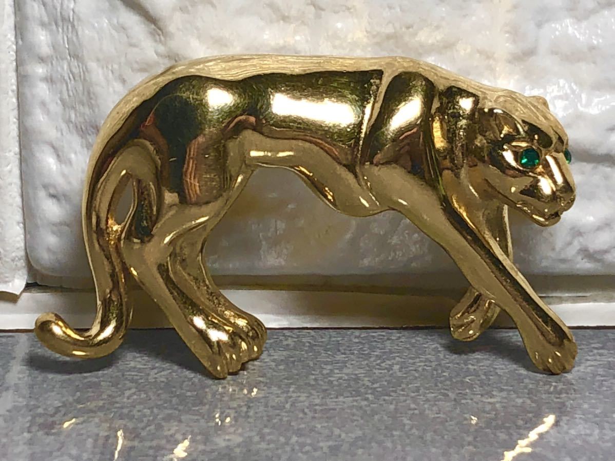 GIVENCHYji van si. brooch Gold cat .