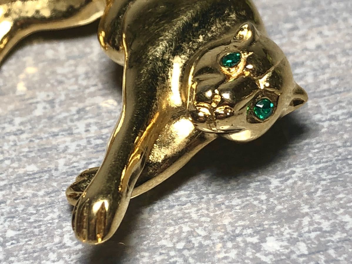 GIVENCHYji van si. brooch Gold cat .