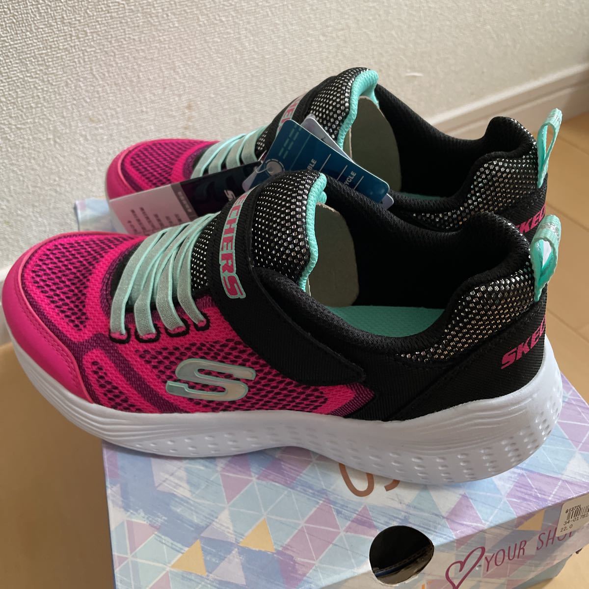送料無料 匿名 新品 スケッチャーズ Skechers スニーカー 22cm 運動靴
