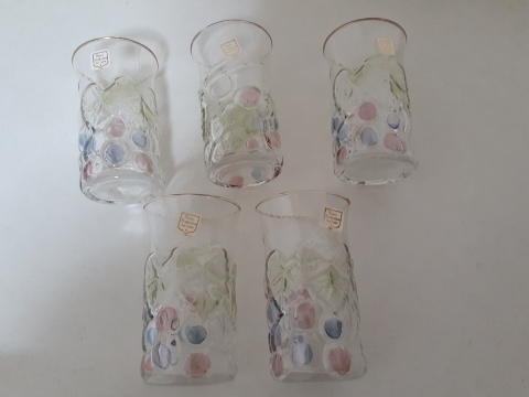 曽我ガラス　昭和レトロ　COLOUR　GRAPE　GLASSWARE　ぶどう柄タンブラー・中皿・リンゴのコースターのセット　長期自宅保管品_画像3