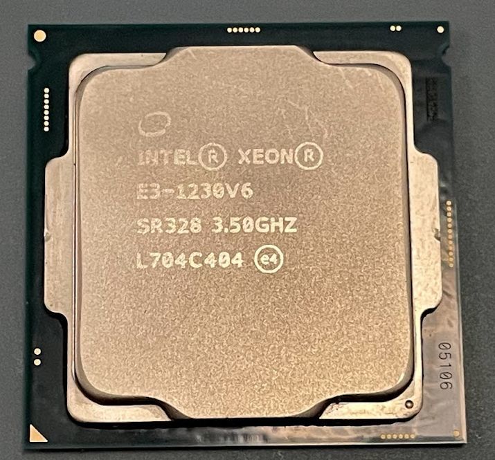 Intel製 CPU Xeon E3-1230V6 × 2-
