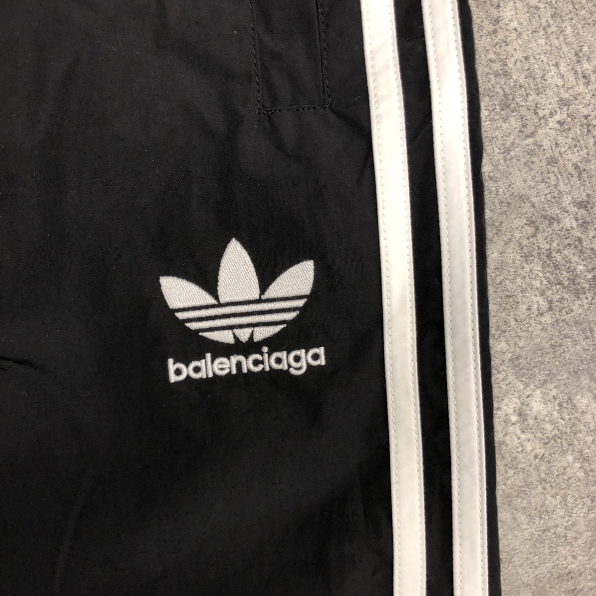 ★BALENCIAGA バレンシアガ adidas アディダス コラボ 23SS TRACKSUIT トラックパンツ ジャージ スリーストライプス BLACK ブラック 黒 104_画像4