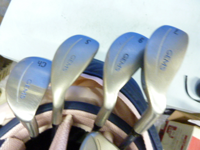 ★女士Callaway GEMS發球桿和7鐵桿和ODYSSEY 2球墊 - 帶球童包 原文:★　レディース 　Callaway 　GEMS　 ドライバー&アイアン7本＆ODYSSEY 2ボールパタ－ 　キャディバッグ付き