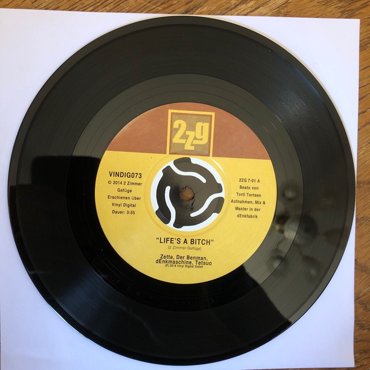 2 Zimmer Gefge/LIFE's A BITCH 新品未使用7inchアナログ 2 Zimmer Gefge/LIFE's A BITCH 新品未使用7inchアナログ