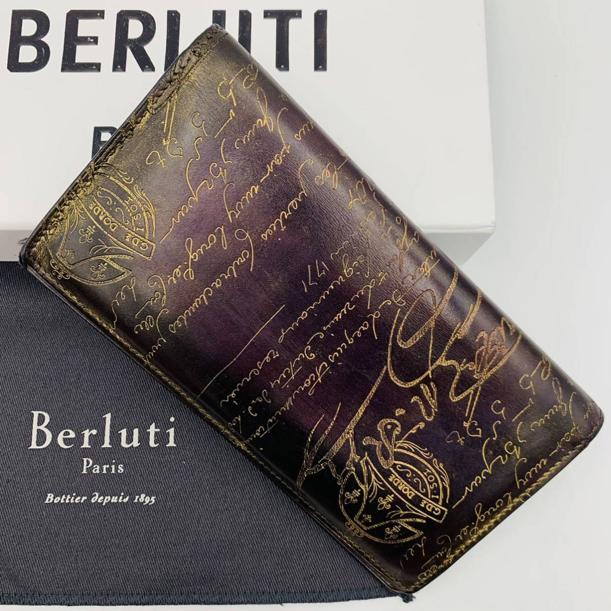 【美品】Berluti ベルルッティ エベネ EBENE カリグラフィ ダブルスタンプ ゴールデンパティーヌ 長財布 パープル系 箱付き メンズ レザー