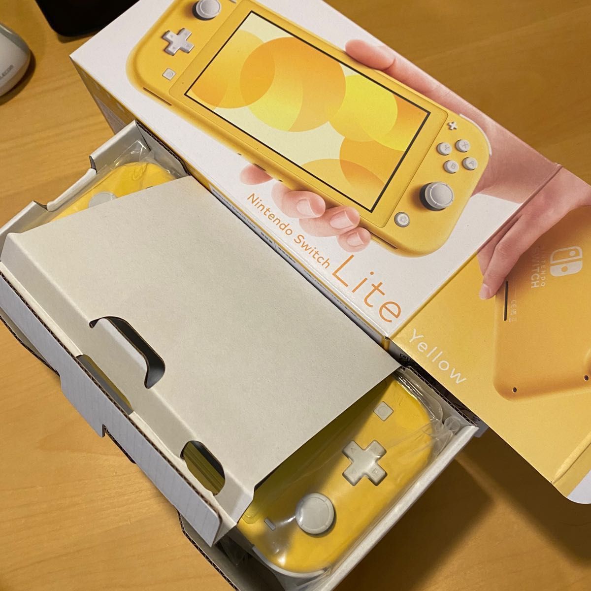 Nintendo Switch Lite イエロー ほぼ未使用(3回使用)SDカード Nintendo Switch Lite イエロー ほぼ未使用(3回使用)SDカード