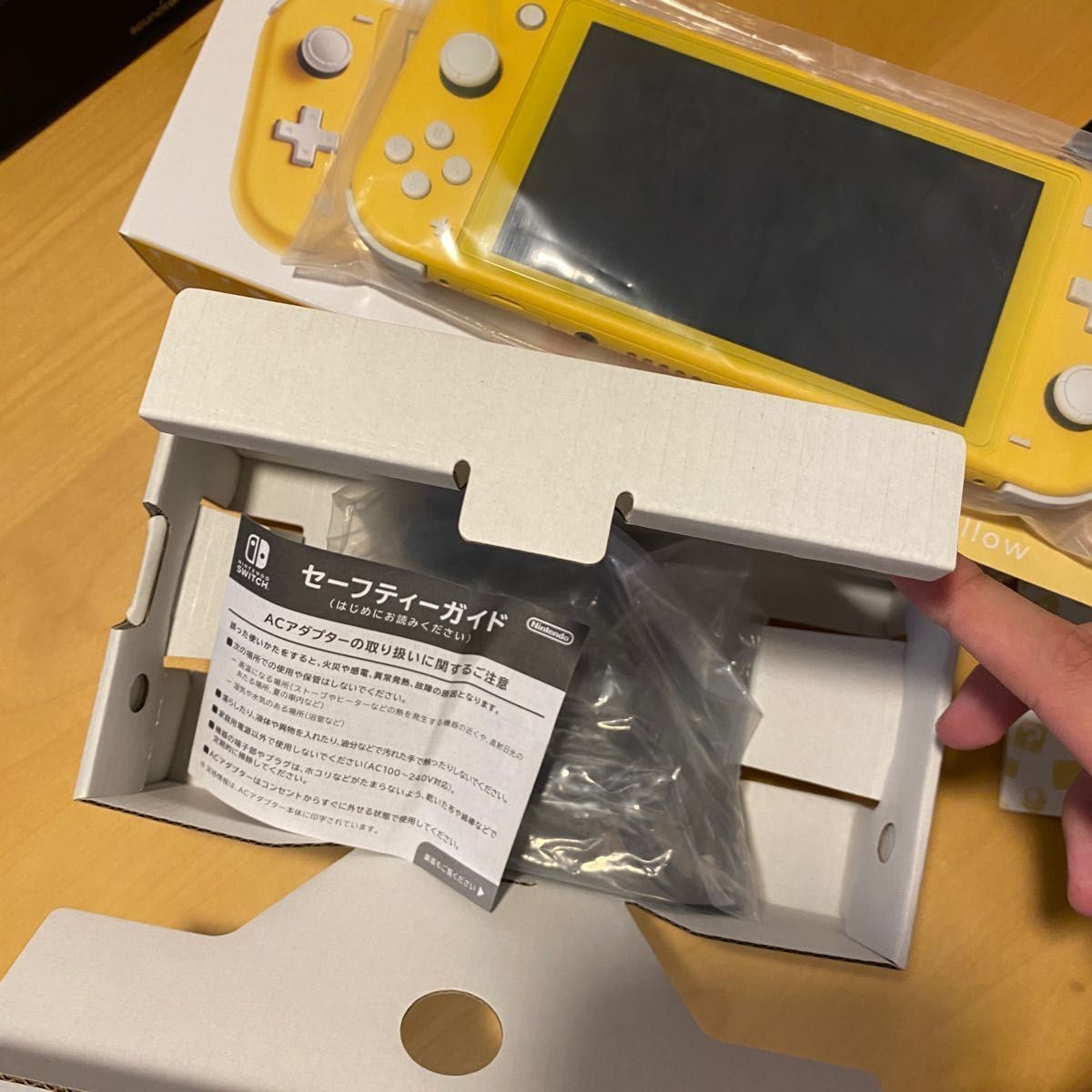 Nintendo Switch Lite イエロー ほぼ未使用(3回使用)SDカード Nintendo Switch Lite イエロー ほぼ未使用(3回使用)SDカード