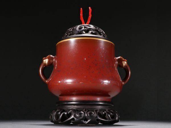 【瓏】陶磁器 紅釉描金獣耳香薰炉 大清乾隆年製 染付 置物擺件 古賞物 中国古美術 蔵出