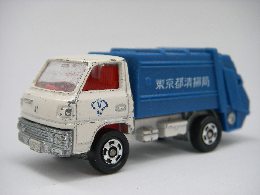 トミカ 日本製 ジャンク品 (青白) ゴミ収集車 三菱 キャンター ＜ルース＞ Tomica No10_画像1