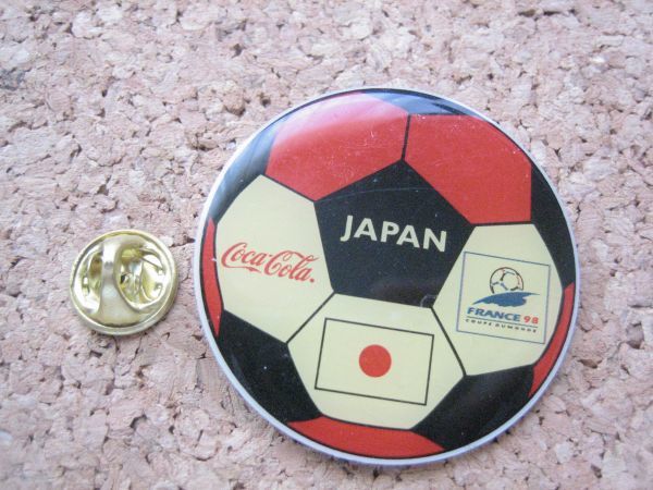 ピンバッジ 　日本代表　フランスワールドカップ　サッカーボール　国旗　コカ・コーラ_画像1