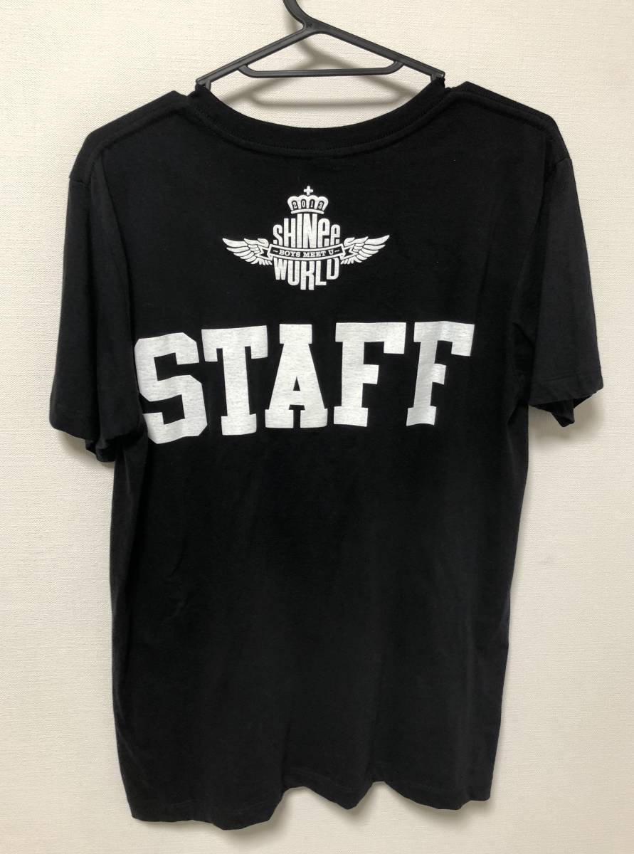 美品 SHINee JAPAN ARENA TOUR SHINee WORLD 2013 Boys Meet U STAFF Tシャツ サイズS 黒_画像2