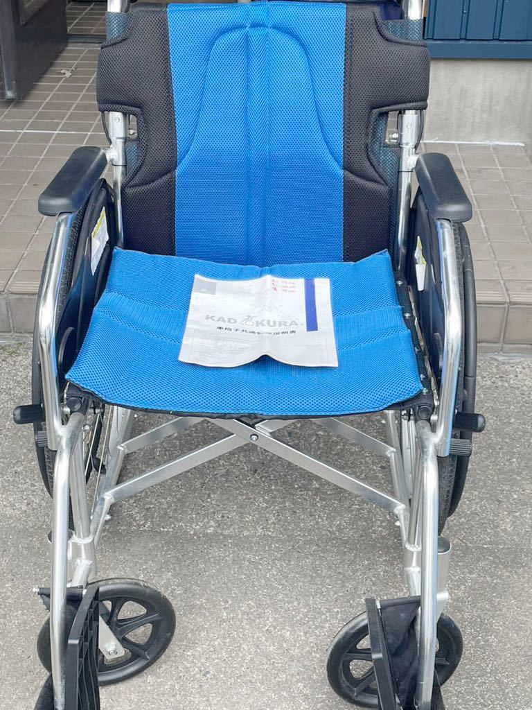 美品 KADOKURA カドクラ ノーパンク コンパクト 折り畳み 車椅子 自走式 介助 リハビリ 引き取り歓迎 発送可_画像1
