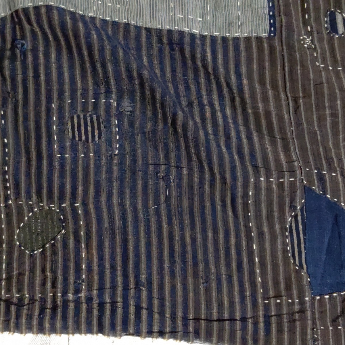 古い布】木綿 襤褸 継ぎ接ぎ 刺し子 布団 縞 約116×約105cm 手縫い 