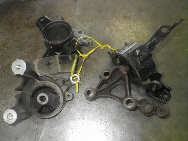 [ inspection settled ] H20 year Esse DBA-L235S middle period engine mount 3 point set 12305-B2280 [ZNo:05005224] 9676