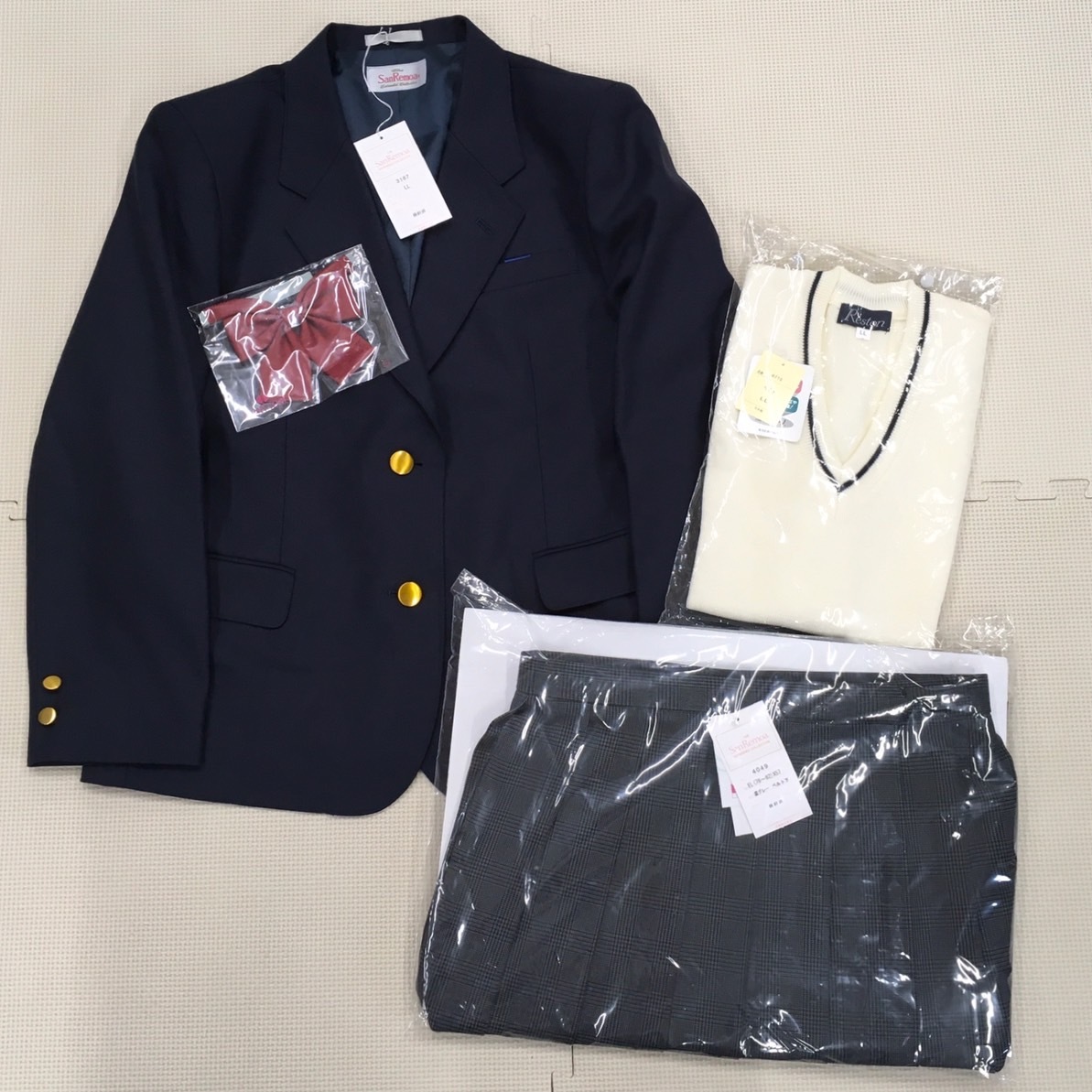 新品未使用品) 新潟県 神納中学校 女子制服4点セット ◇LL◇W78 新品未使用品) 新潟県 神納中学校 女子制服4点セット ◇LL◇W78