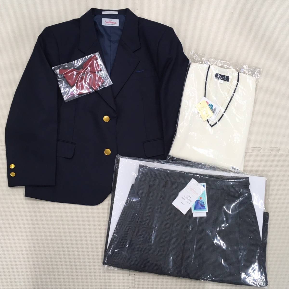 新品未使用品)新潟県 神納中学校 女子制服4点セット ◇BM◇LL 新品未使用品)新潟県 神納中学校 女子制服4点セット ◇BM◇LL