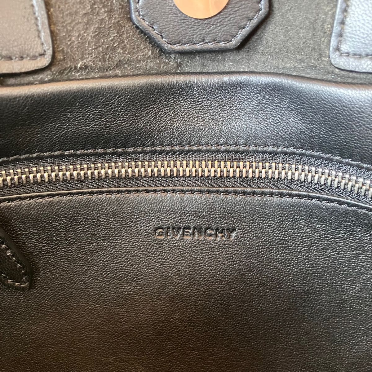 【人気】ジバンシー イージー レザー ハンド トートバッグ　GIVENCHY トートバッグ 本革