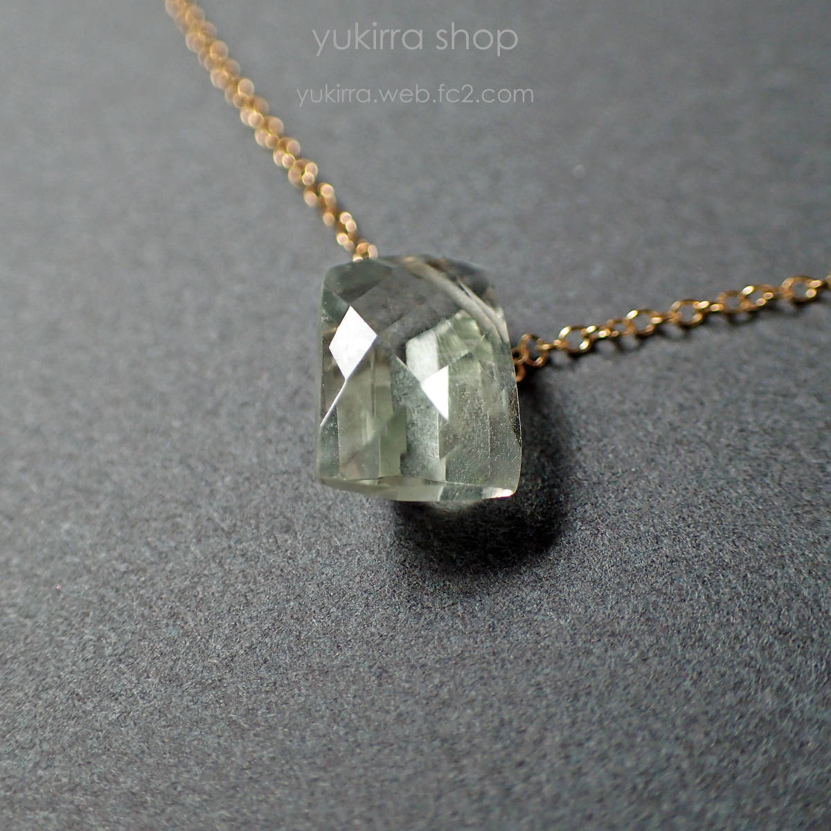 *yukirra shop* green amethyst. one bead necklace 