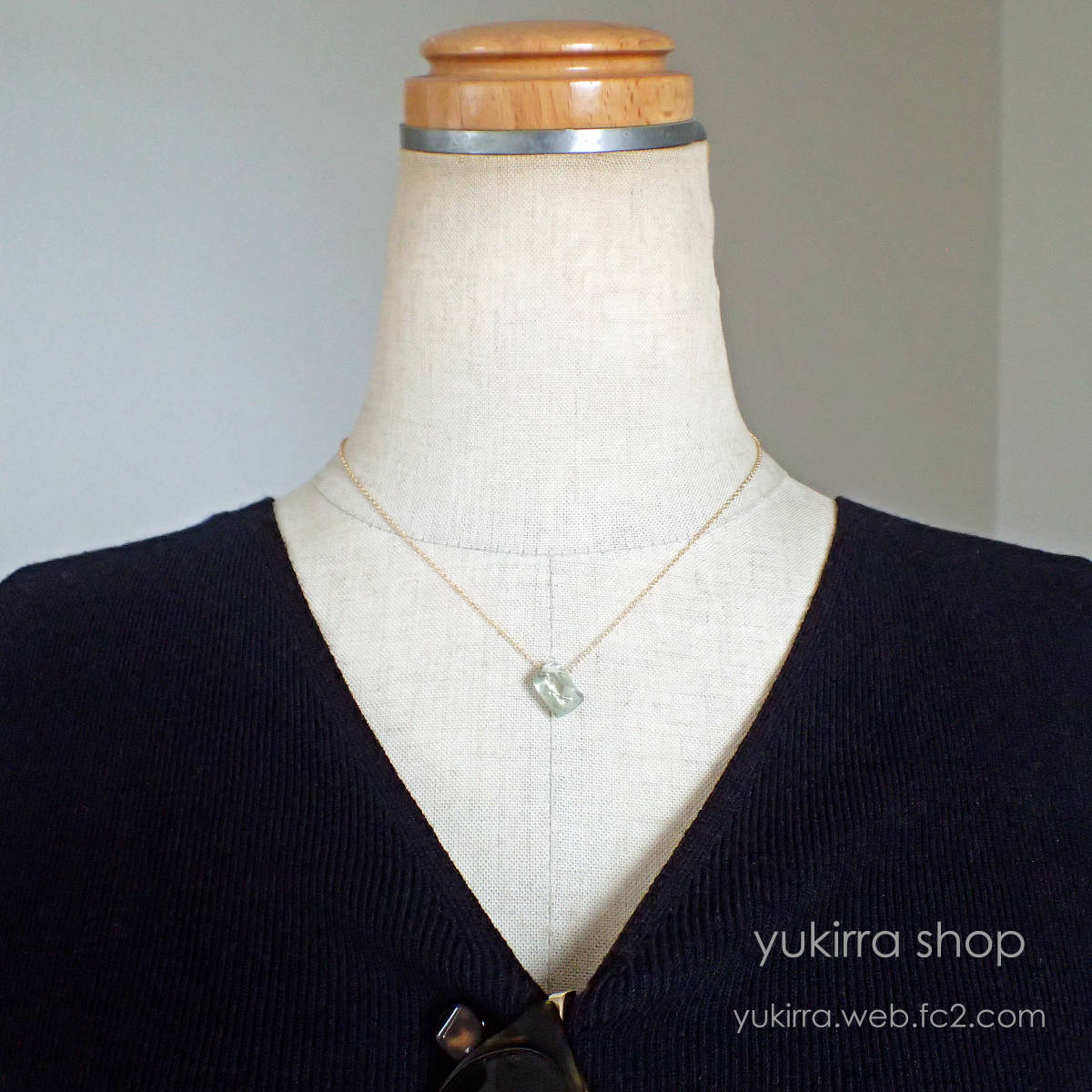 *yukirra shop* green amethyst. one bead necklace 