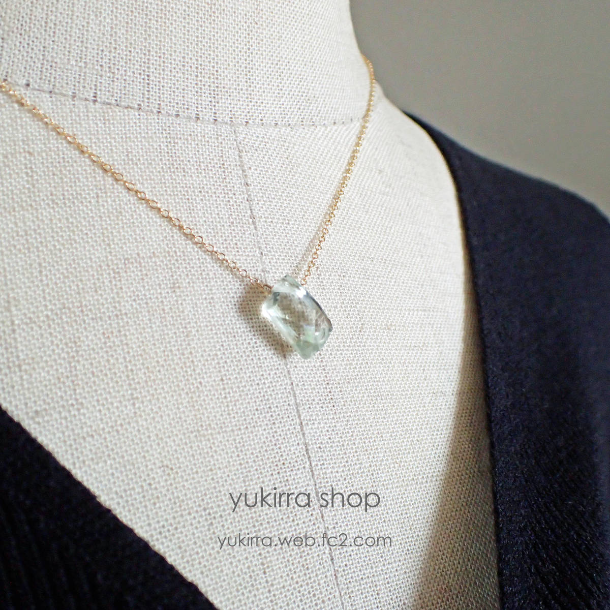 *yukirra shop* green amethyst. one bead necklace 