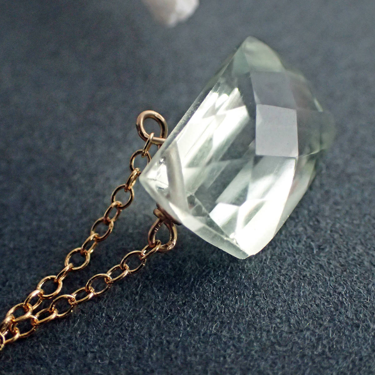 *yukirra shop* green amethyst. one bead necklace 