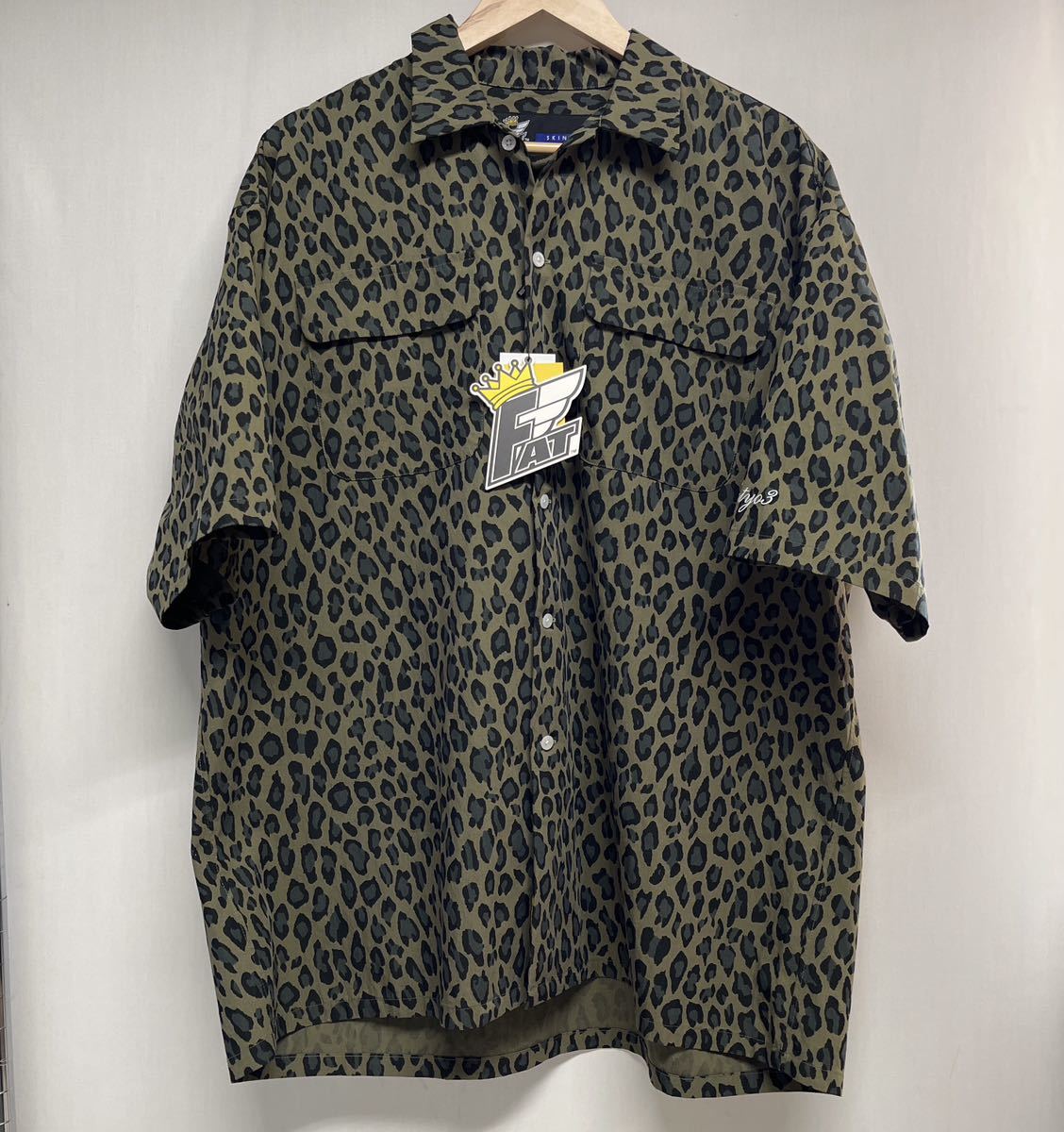 [FATefe- чай ]F32210-SH18-AB PANTHERA рубашка с коротким рукавом SKINNY оливковый Leopard хлопок 2307oki