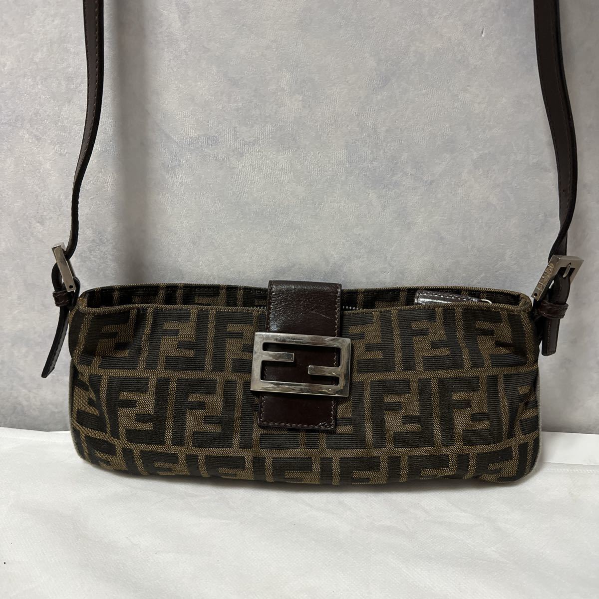 良品】FENDI フェンディ ズッカ ショルダーバッグ 金具 レザー
