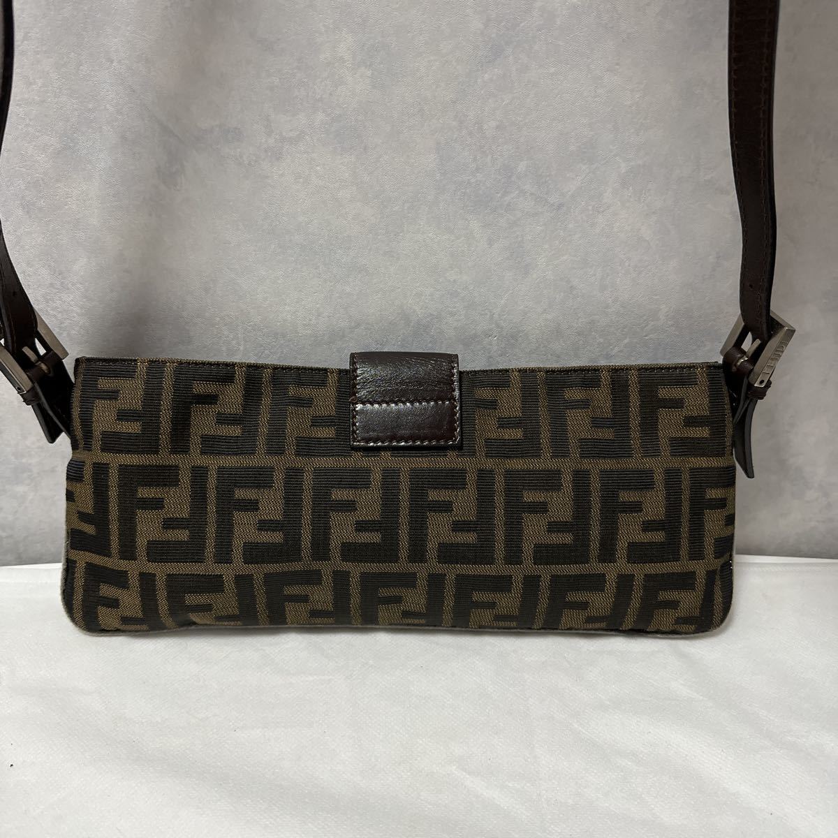 良品】FENDI フェンディ ズッカ ショルダーバッグ 金具 レザー