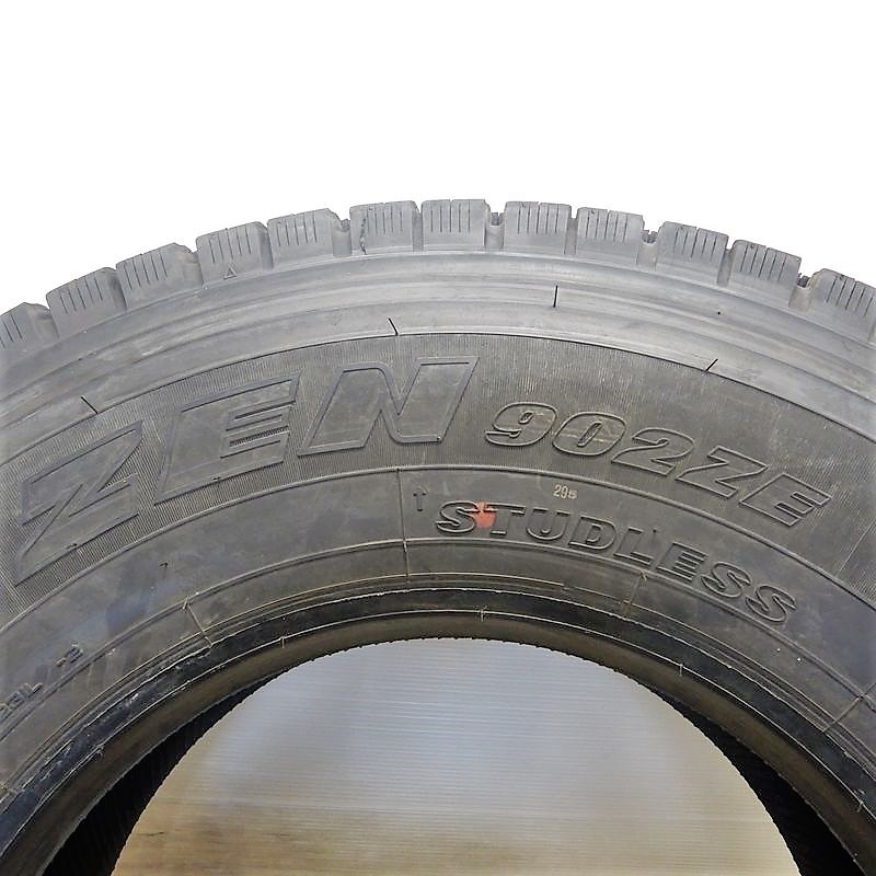 中古タイヤ 245/80R17.5 133/131J YOKOHAMA ZEN902ZE スタッドレスタイヤ 2本セット 4トン 中古 17.5インチ_画像4