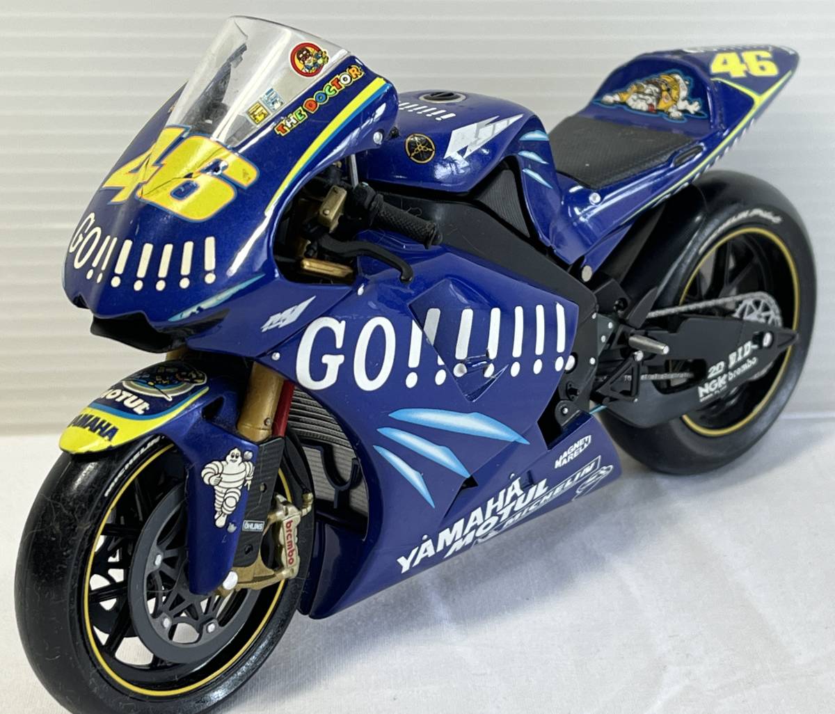 1/12 MINICHAMPS YAMAHA YZR-M1 2004 V.ロッシ-