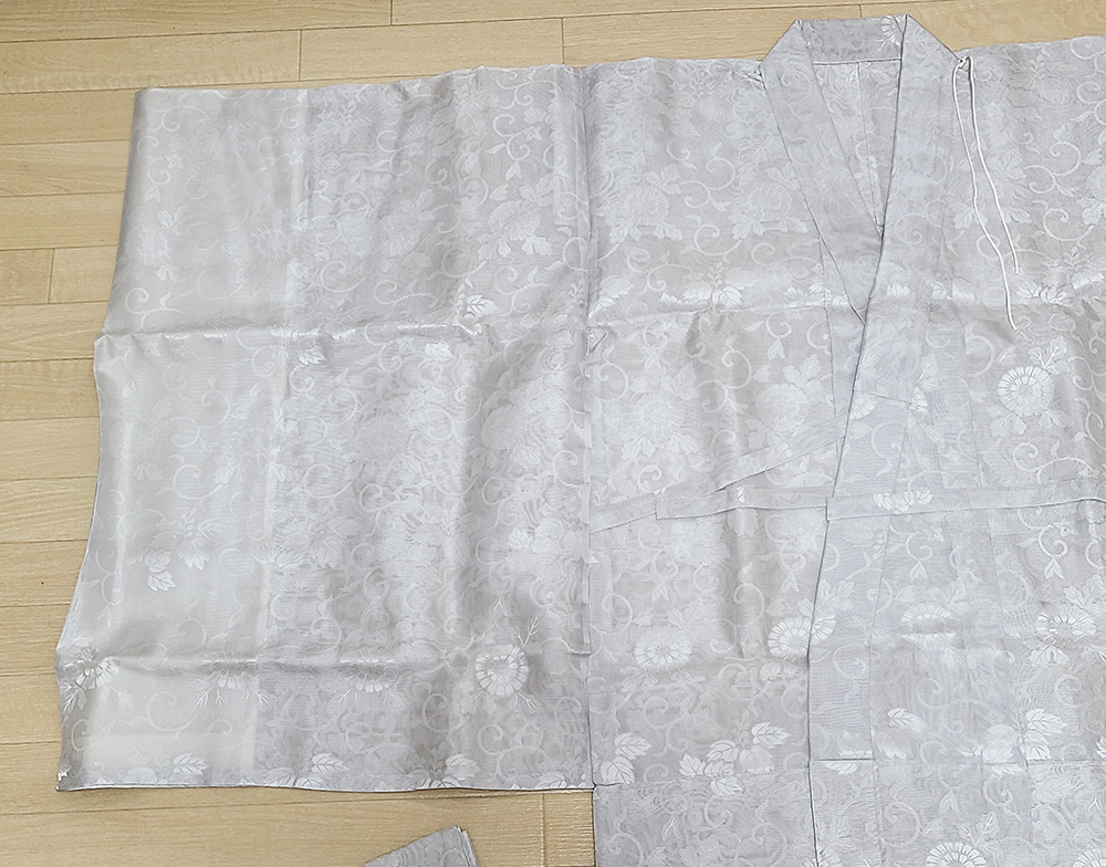 20) 日蓮宗 池端清光堂 法衣 本衣 石帯付き 正絹 夏用 僧侶仏教 20) 日蓮宗 池端清光堂 法衣 本衣 石帯付き 正絹 夏用 僧侶仏教