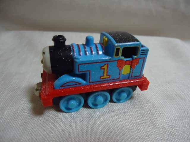 即決　ＵＳ　2002年製　きかんしゃ　トーマス　THOMAS　トーマス　機関車　クリスマス　ダイキャスト　ミニカー　7センチ　GULLANE社製_画像3