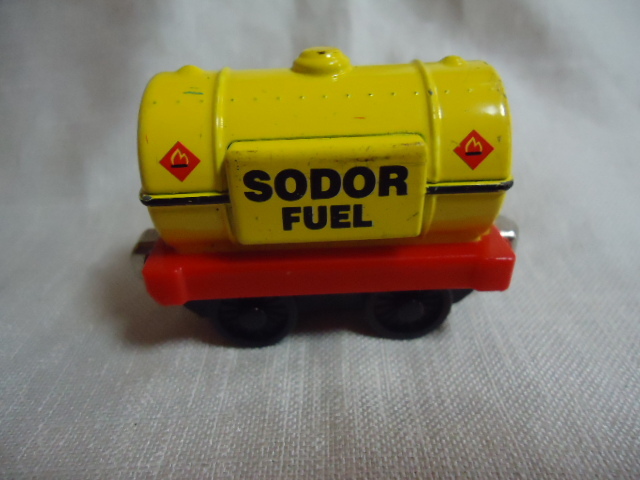 即決　ＵＳ　2003年製　きかんしゃ　トーマス　SODOR FUEL　燃料タンク　貨物車　ダイキャスト　ミニカー　6.6センチ　GULLANE社製_画像2